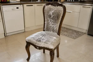 شستشوی صندلی ناهارخوری در منزل